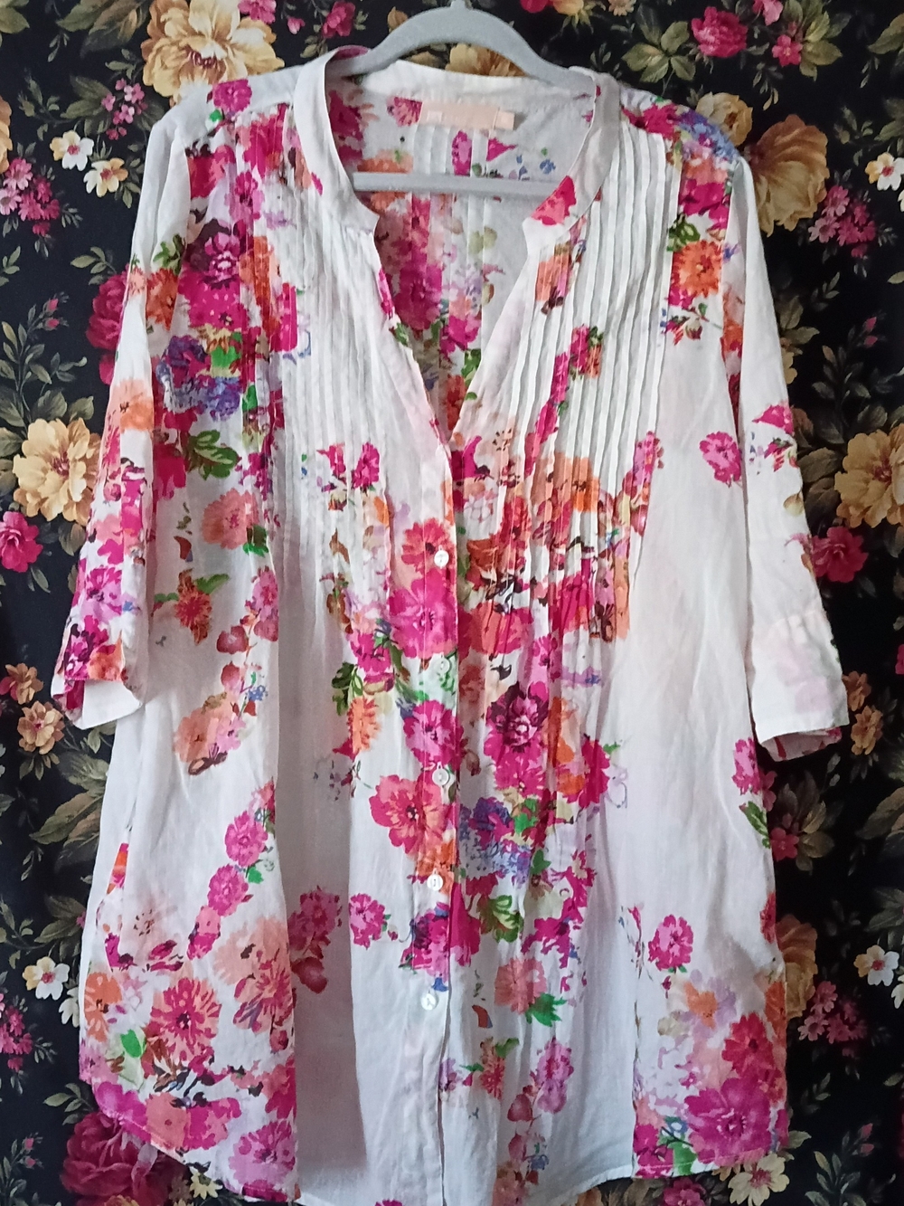 La Cera White Floral Pintuck Button-Front Women’s Top